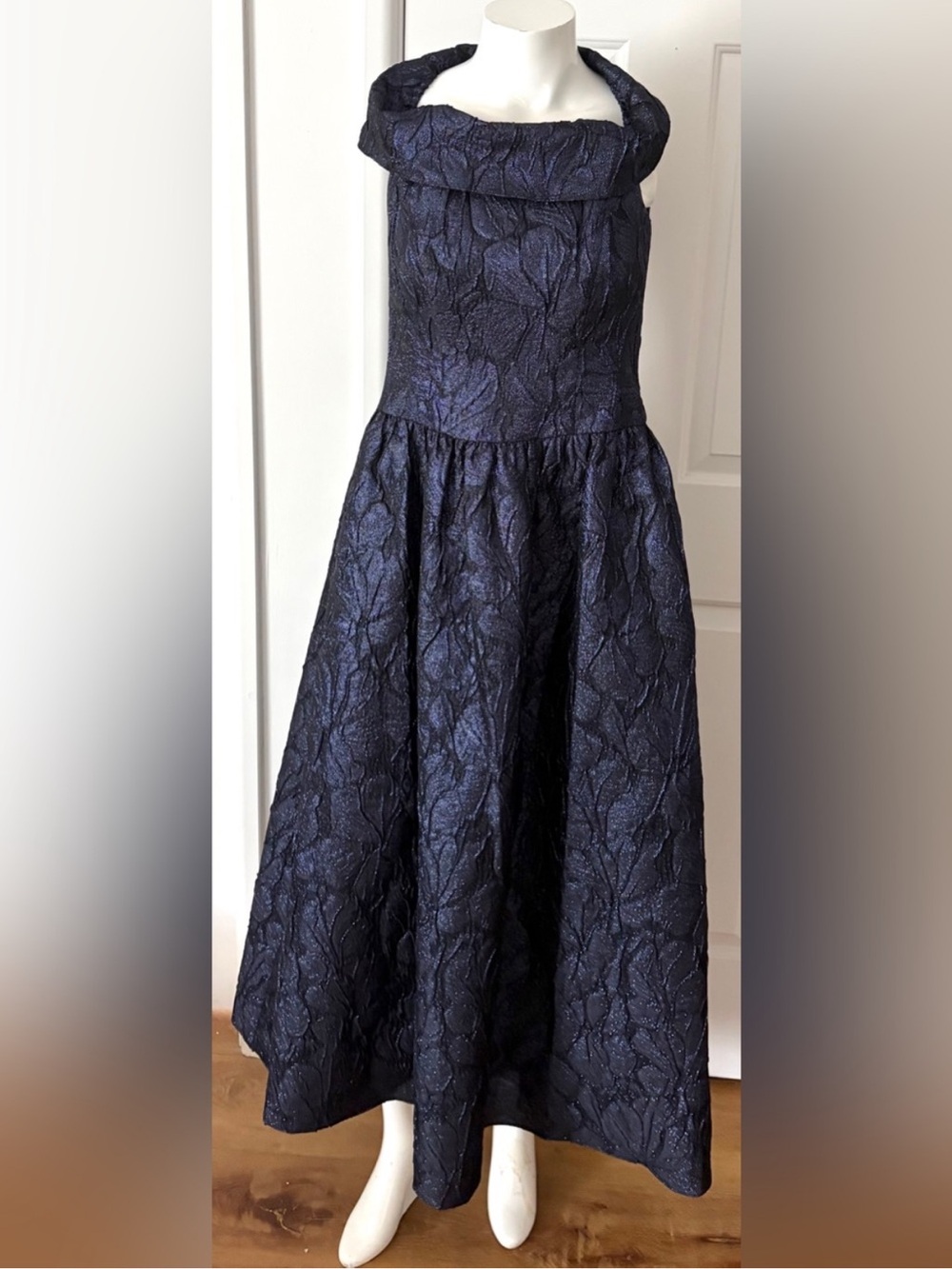 NWT. Shoshanna Strapless Navy Jacquard gorgeous Evening Gown/ party/vacation.